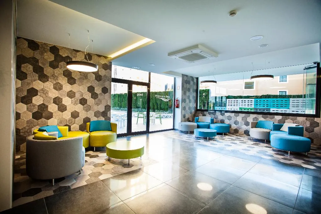 Lobby, Primavera Loi, Costa Blanca