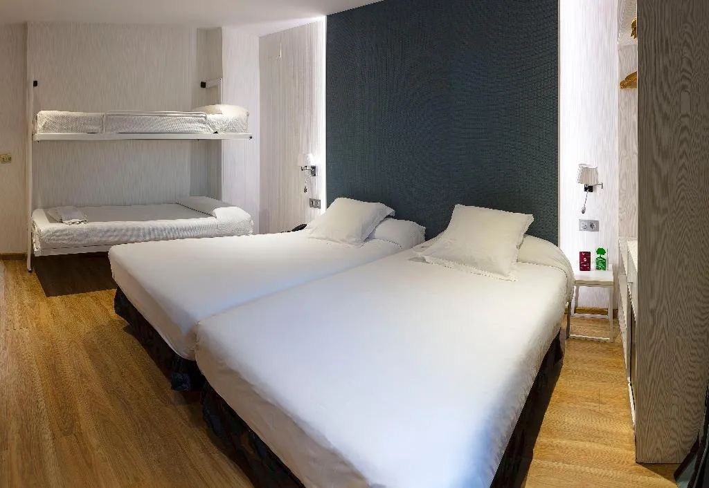 QUADRUPLE STANDARD Room, Bellavista Sevilla, Seville