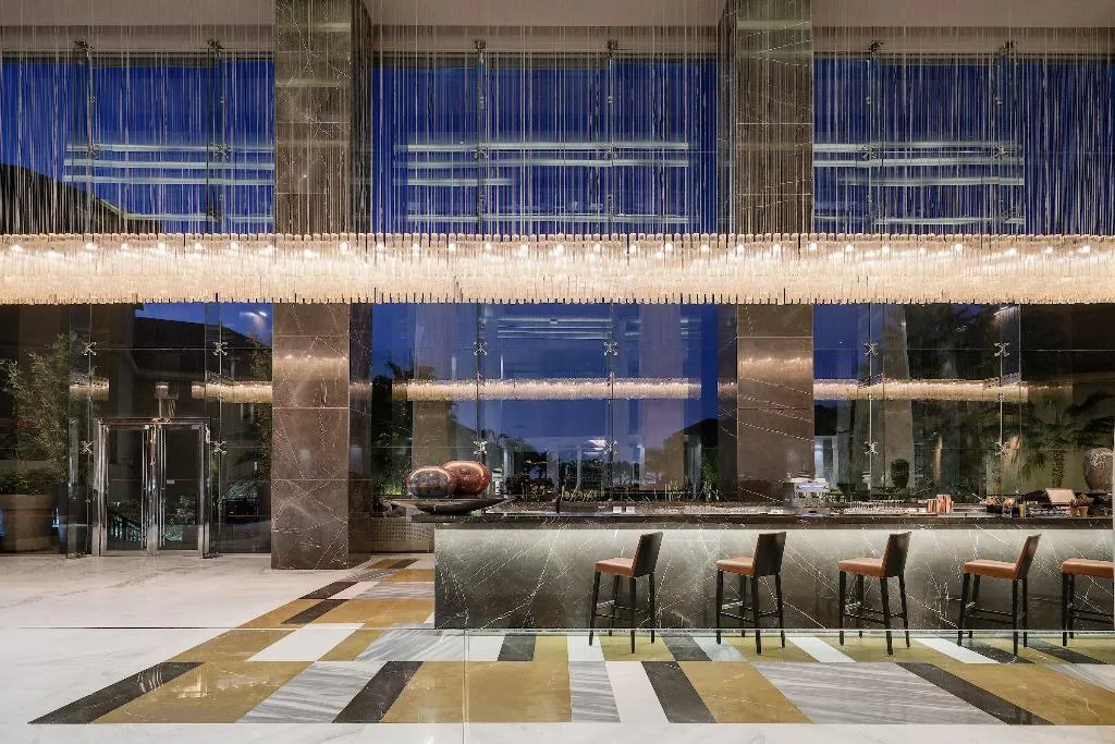 Bar, Dusit Thani LakeView Cairo, Cairo