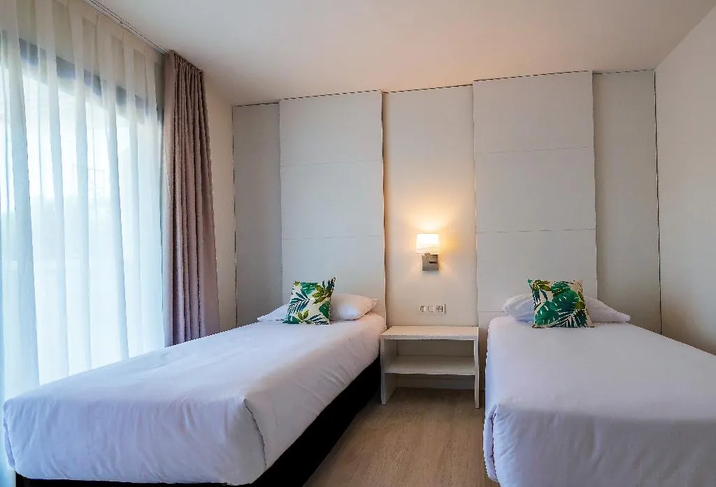 FAMILY ROOM STANDARD Room, Golden Port Salou & Spa, Costa Dorada