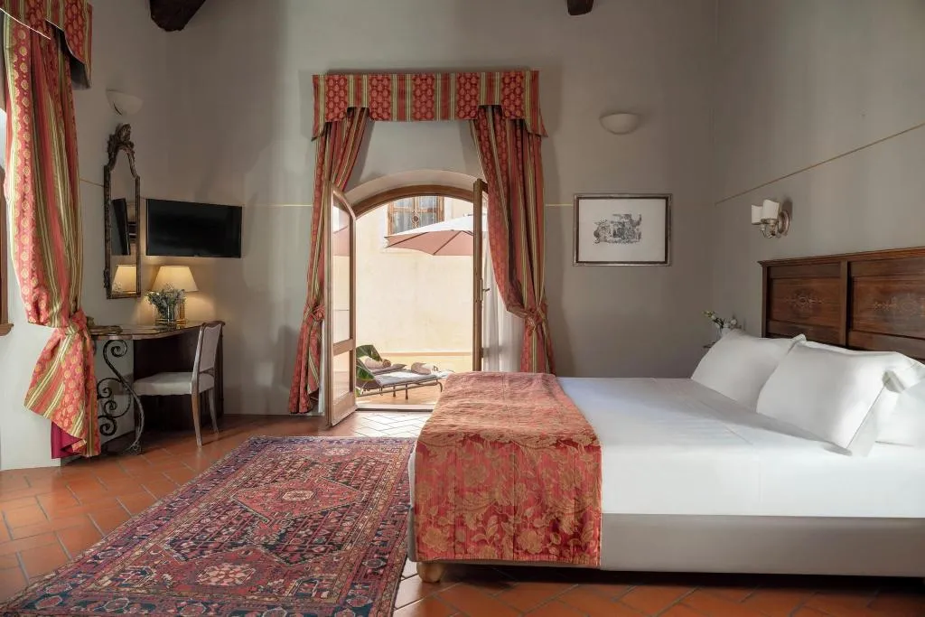 DOUBLE DELUXE ONE BED Room, Villa Casagrande, Florence