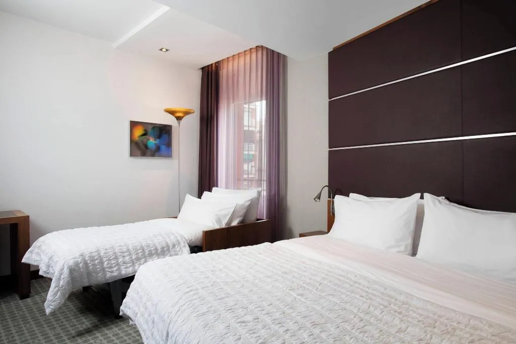 DOUBLE DELUXE KING BED Room, Le Meridien Barcelona, Barcelona