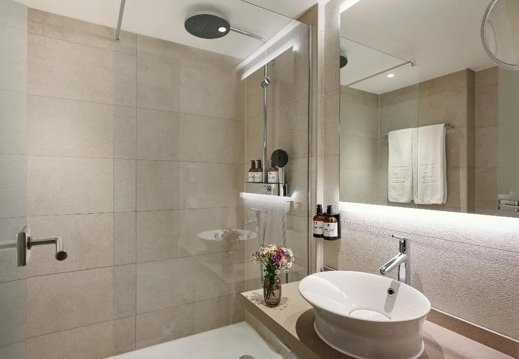JUNIOR SUITE STANDARD Room, NH Berlin Kurfürstendamm, Berlin