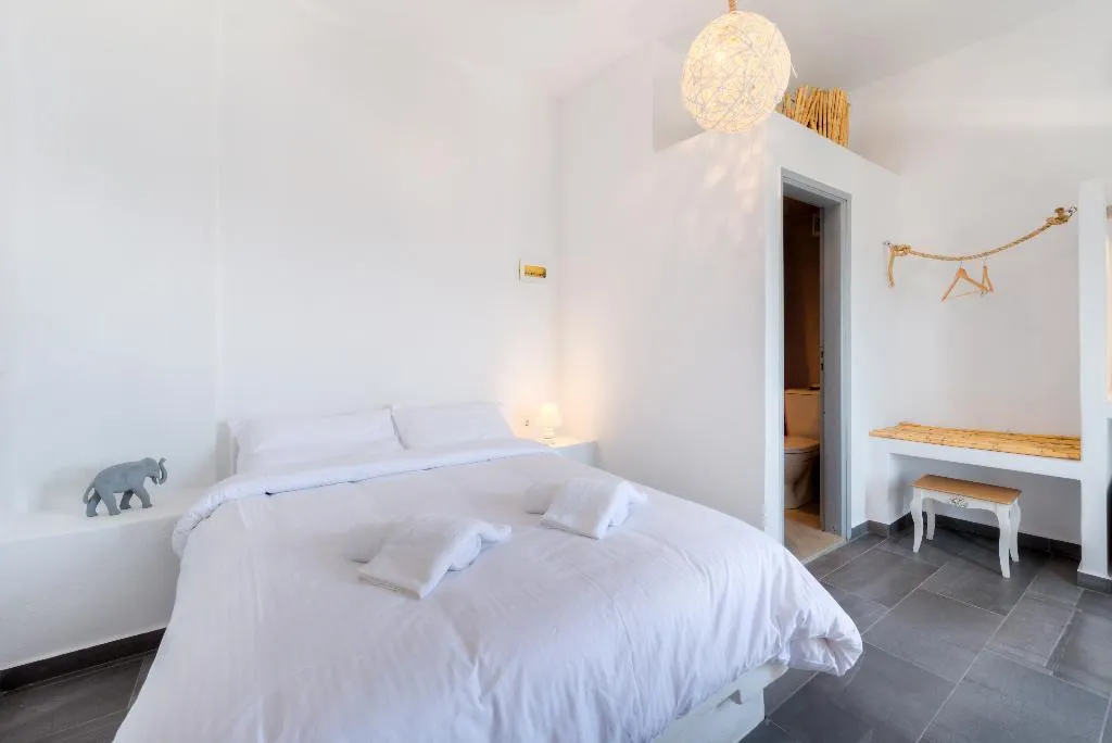 Room, Katris Apartments, Santorini