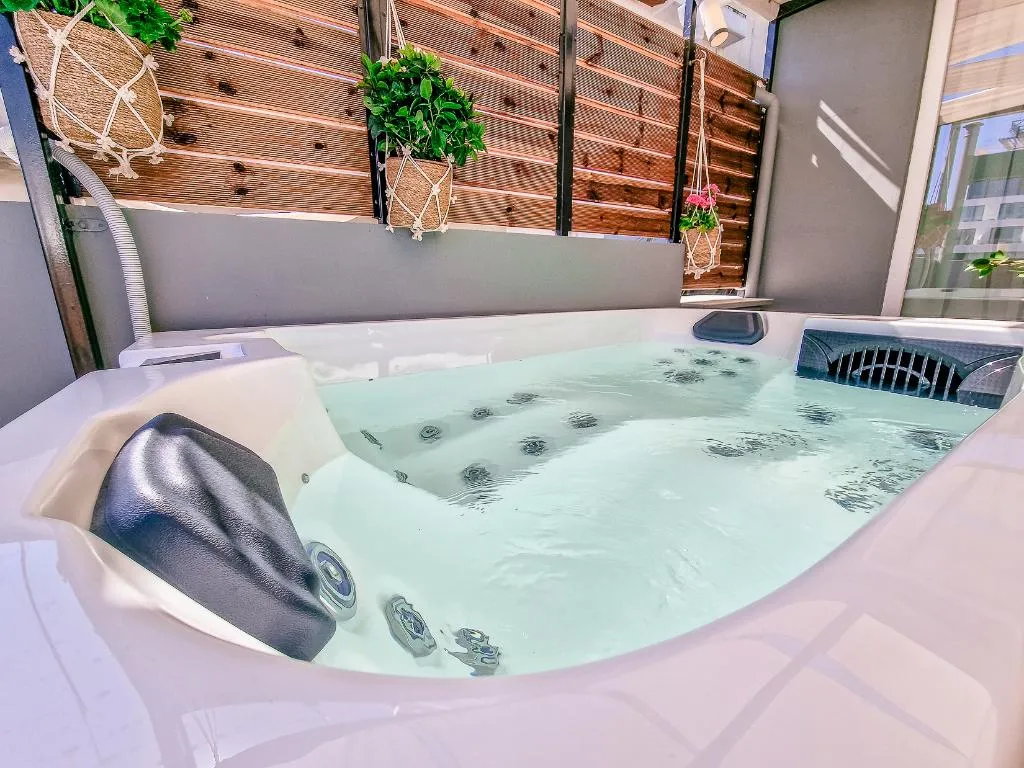 JUNIOR SUITE WITH JACUZZI Room, Athenian Montaza Hotel, Athens