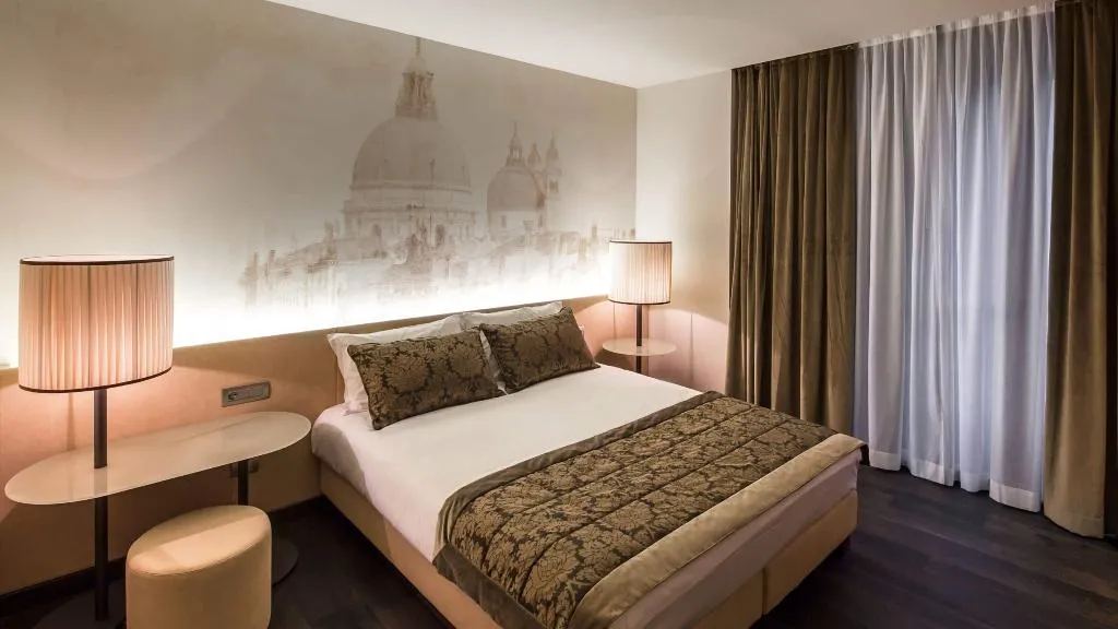 Room DELUXE KING BED Room, Hyatt Centric Murano Venice, Venice