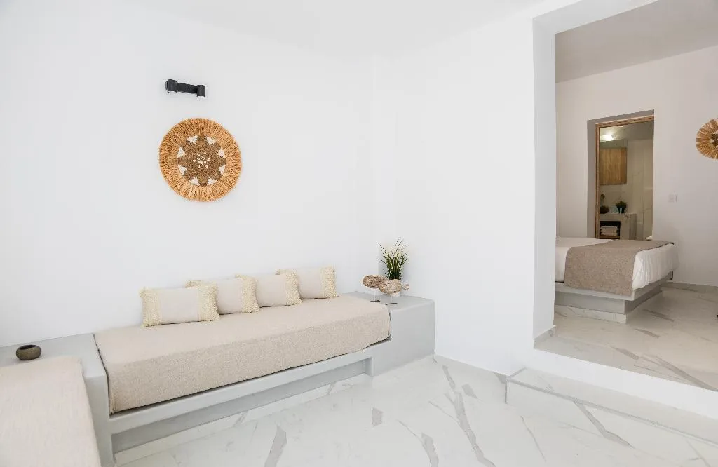 QUADRUPLE STANDARD Room, Kýma Perissa, Santorini