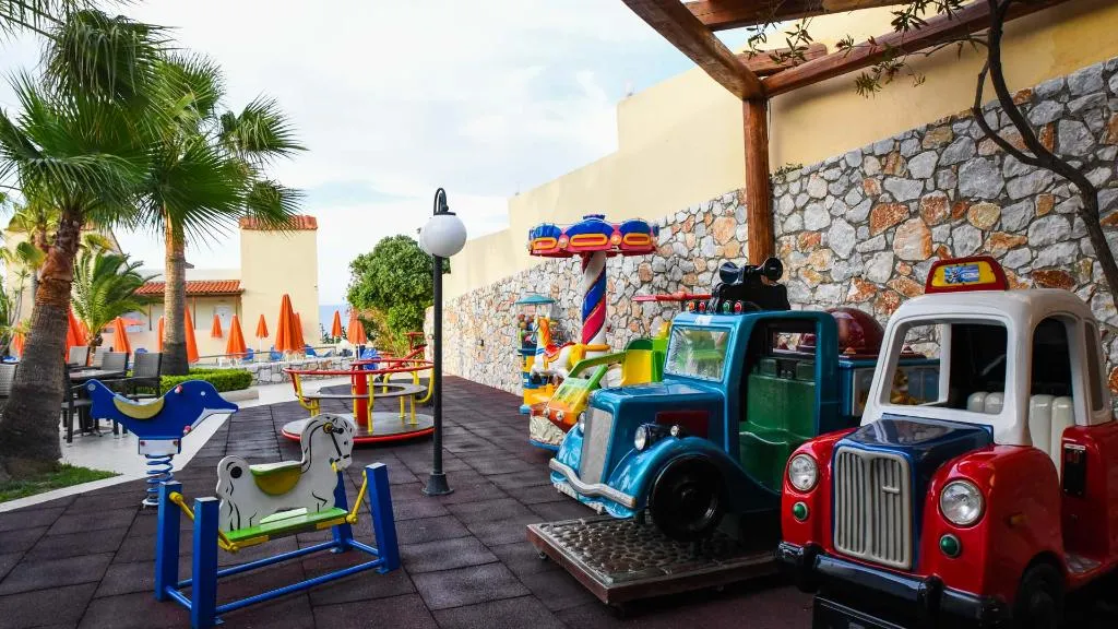 Sports and Entertainment, Theo Hotel, Crete