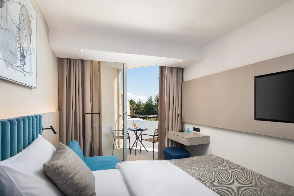 FAMILY ROOM SIDE SEA VIEW WITH BALCONY Room, Aminess Vival Maestral Hotel, Istria