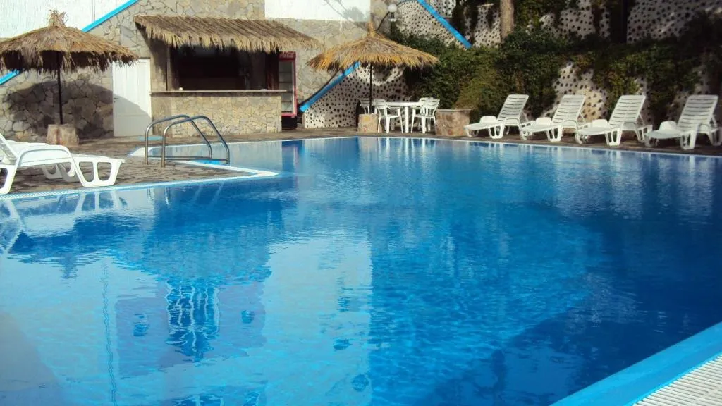 Pool, Porto Castello, Santorini
