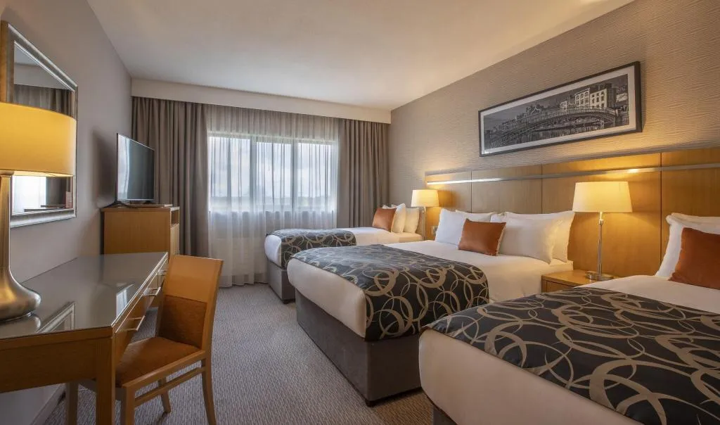 TRIPLE TWO BEDS Room, Clayton Hotel Liffey Valley, Dublin