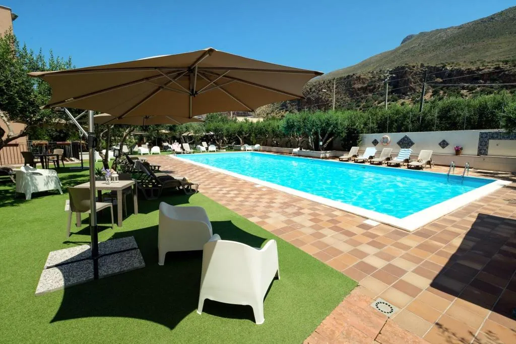 Pool, Achibea, Palermo