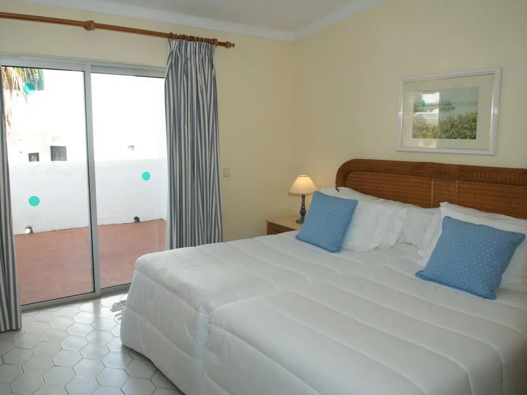 VILLA THREE BEDROOMS Room, Vale do Garrao Villas, Algarve
