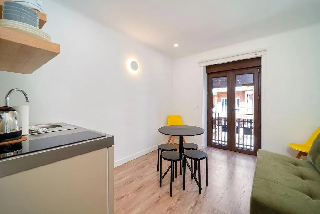 Room, Angelitomad, Madrid