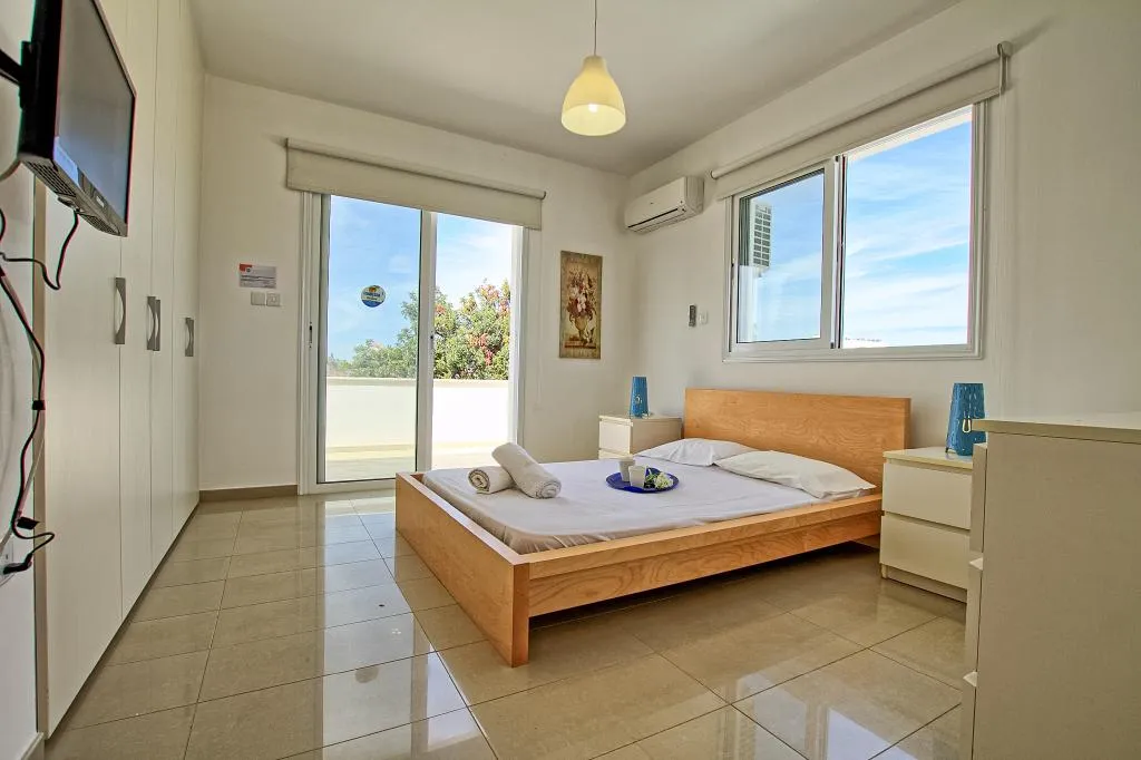 VILLA THREE BEDROOMS WITH PRIVATE POOL Room, Flouressia Gardens, Cyprus