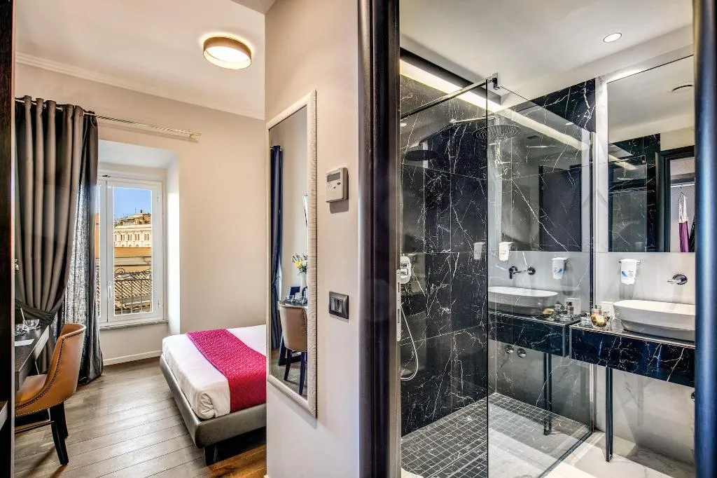 Room, Little Queen Navona, Rome