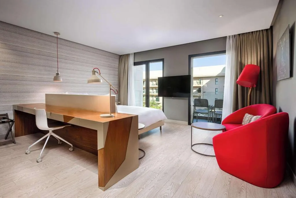 DOUBLE PREMIUM KING BED Room, Radisson Blu Hotel Marrakech Carré Eden, Marrakech
