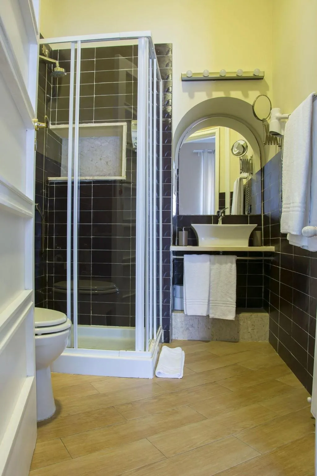 Room, B&B Il Ventre di Napoli, Naples