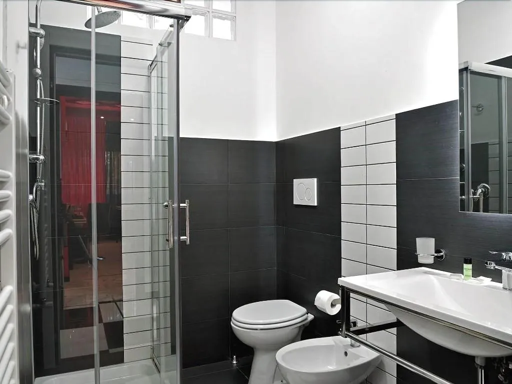 Room, Black & White G&G, Rome