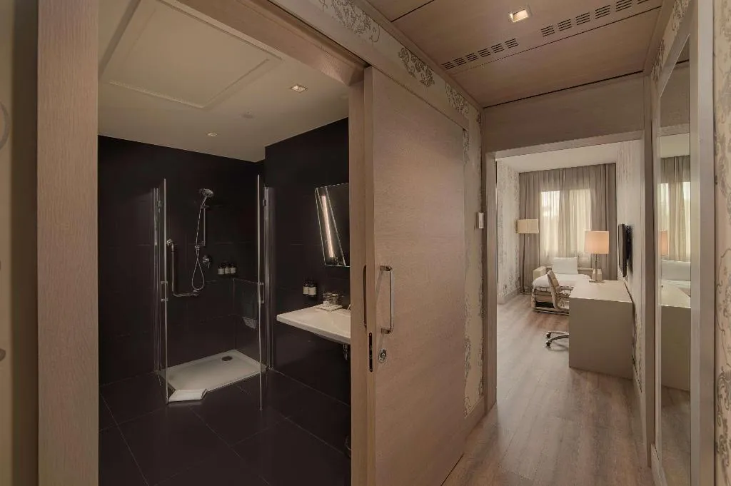 Room, NH Firenze, Florence