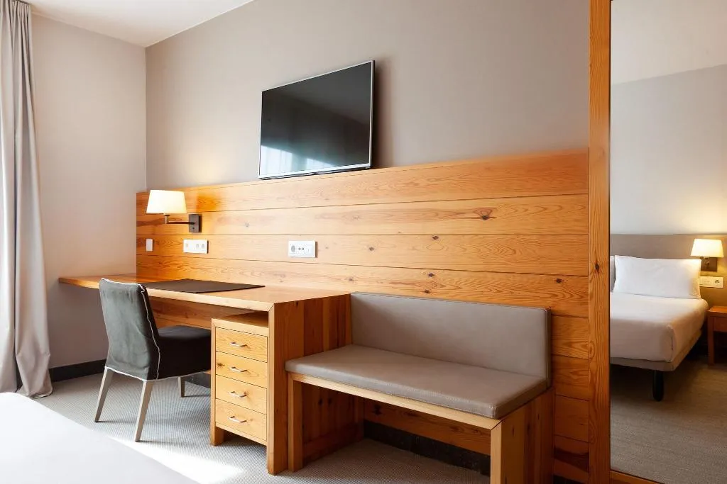 Room, Montanya Hotel & Lodge, Costa Brava