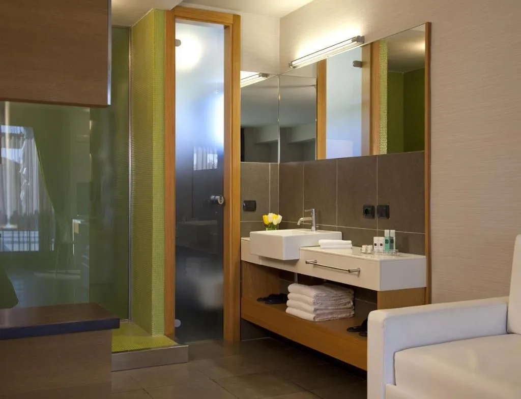 Room, Zone, Rome