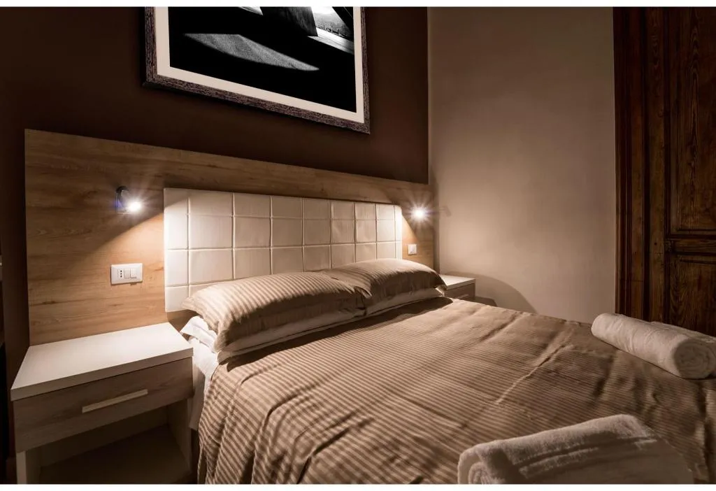 Room, New Gallery, Naples
