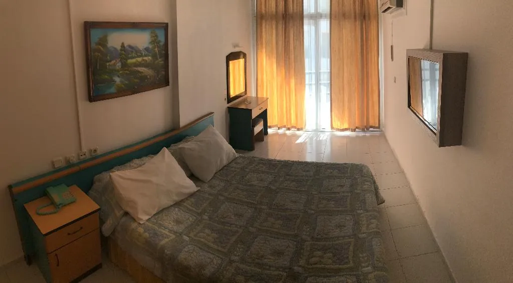 Room, Seren Sari, Dalaman