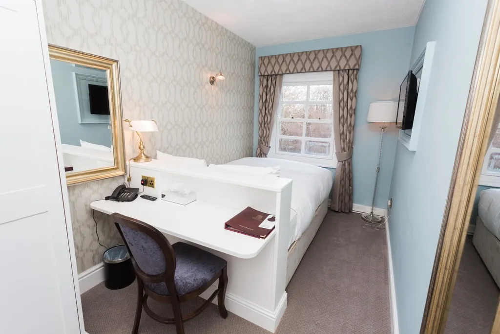 SINGLE STANDARD Room, Staunton's on the Green, Dublin