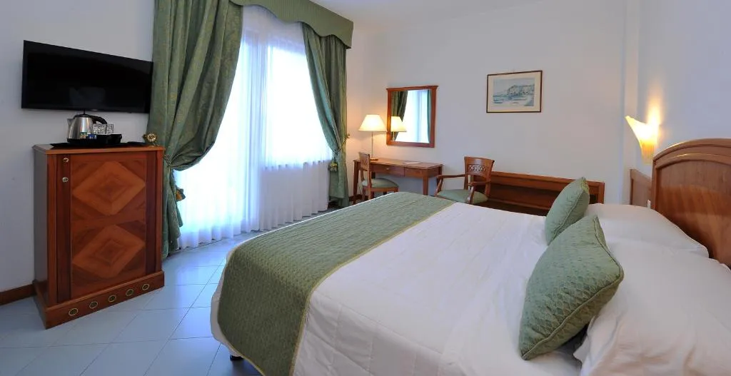 Double or Twin COMFORT Room, Grand Hotel Cesare Augusto, Naples