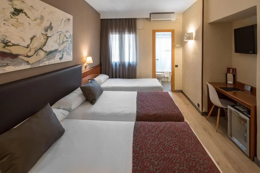 TRIPLE TWO BEDS Room, Catalonia Castellnou, Barcelona