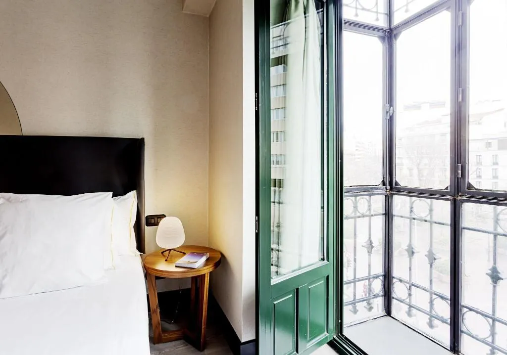 Double or Twin QUEEN SIZE BED Room, One Shot Luchana 22, Madrid