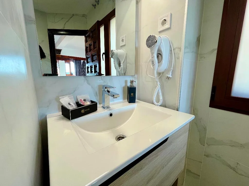 APARTMENT DELUXE GARDEN VIEW Room, Cason De Los Lopez Apartments, Madrid
