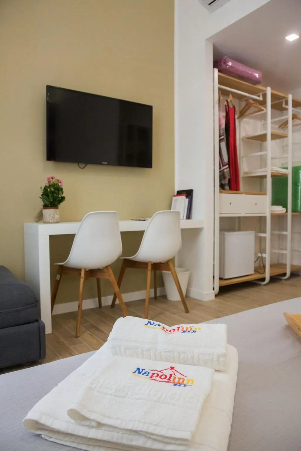 Room, Napolinn B&B, Naples