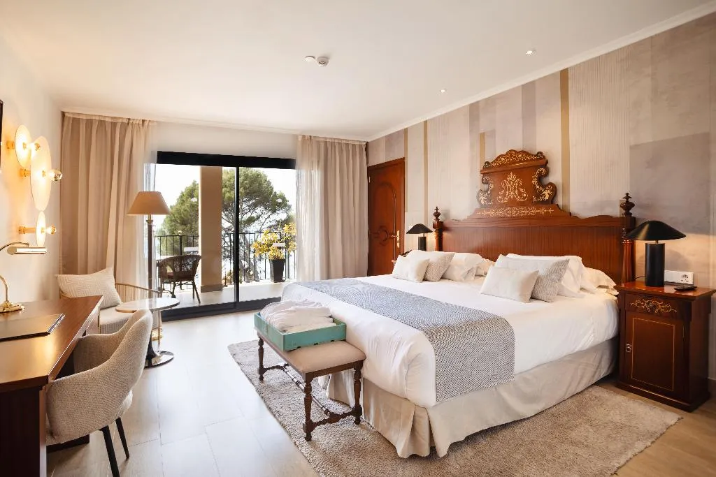 Double or Twin DELUXE SEA FRONT Room, Secrets Mallorca Villamil Resort & Spa Only Adults, Majorca
