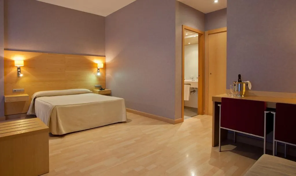 Double or Twin STANDARD Room, Hotel Sant Agusti, Barcelona