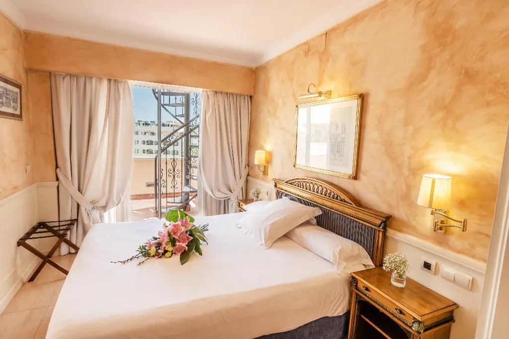 APARTMENT THREE BEDROOMS Room, Guadalpin Suites, Costa Del Sol