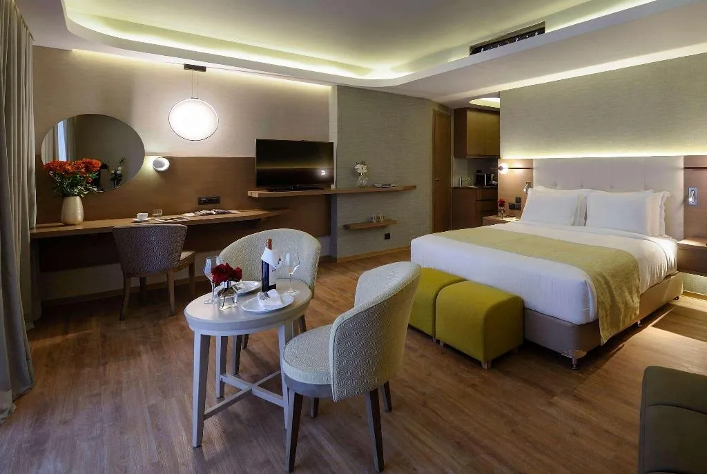 SUITE EXECUTIVE Room, ZEUS Essence Wyndham Athens Residence, Athens