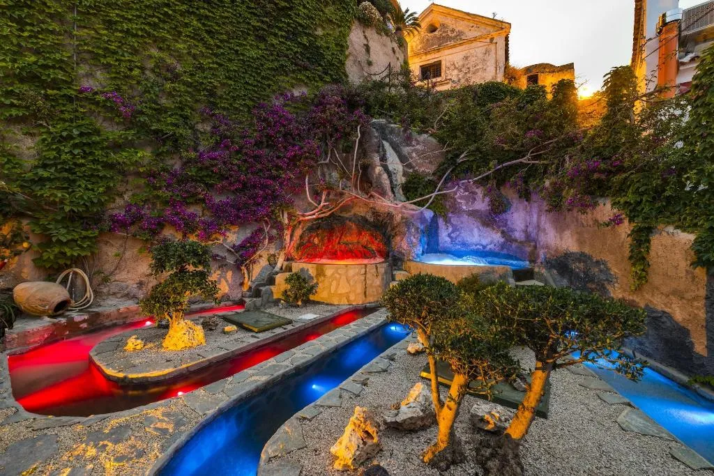 Sports and Entertainment, Villa Magia, Naples