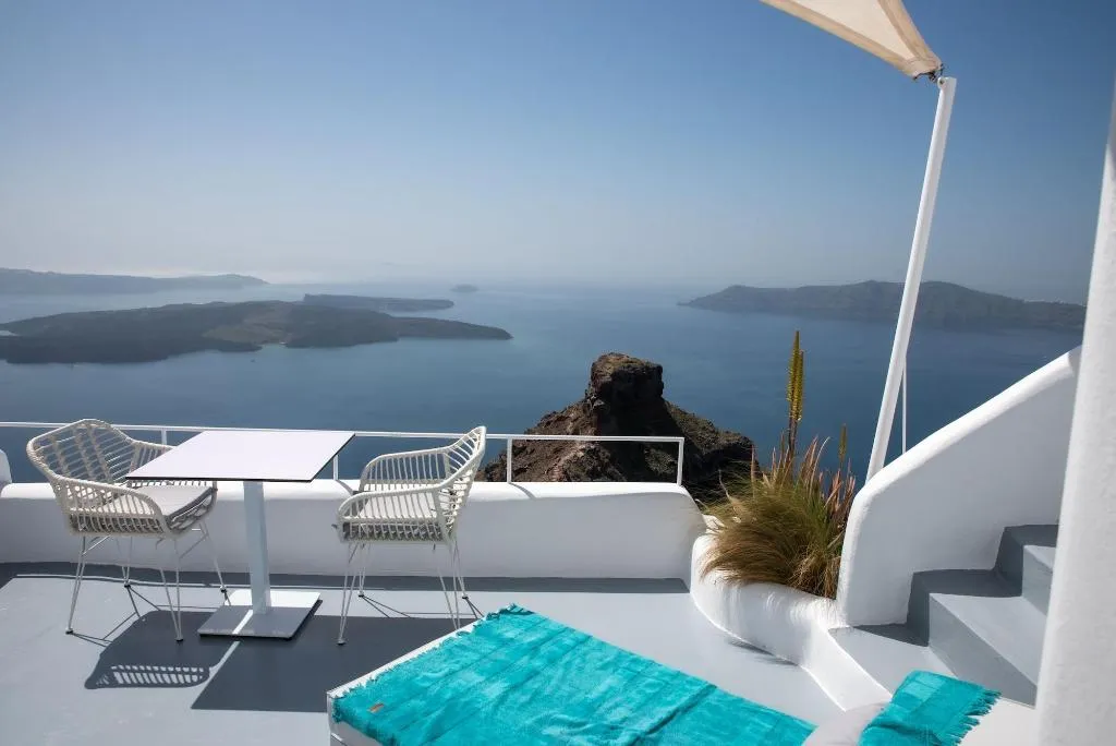 Room, Heavens Edge by Mr and Mrs White, Santorini