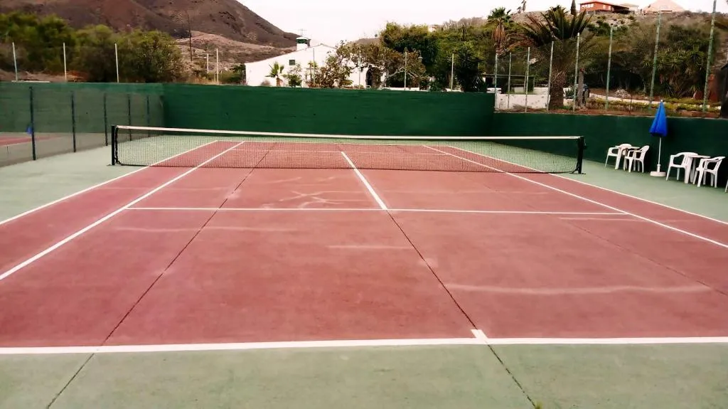 Sports and Entertainment, Los Claveles, Tenerife