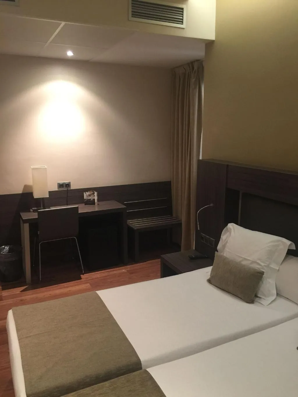 TWIN INNER Room, Oasis, Barcelona