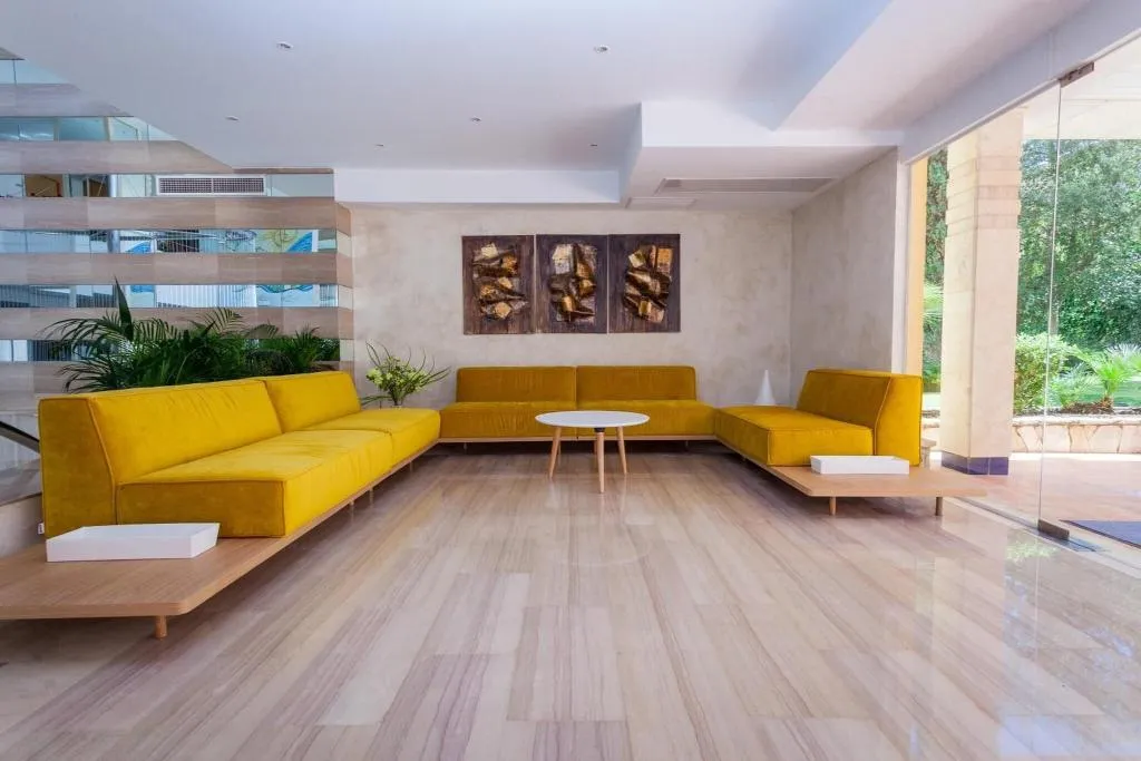 Lobby, Timor, Majorca