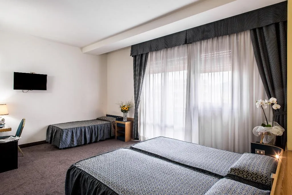 TRIPLE STANDARD Room, Mirage, Florence