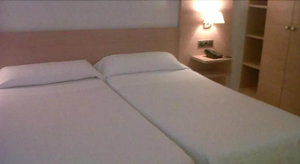 Room, Bag, Valencia