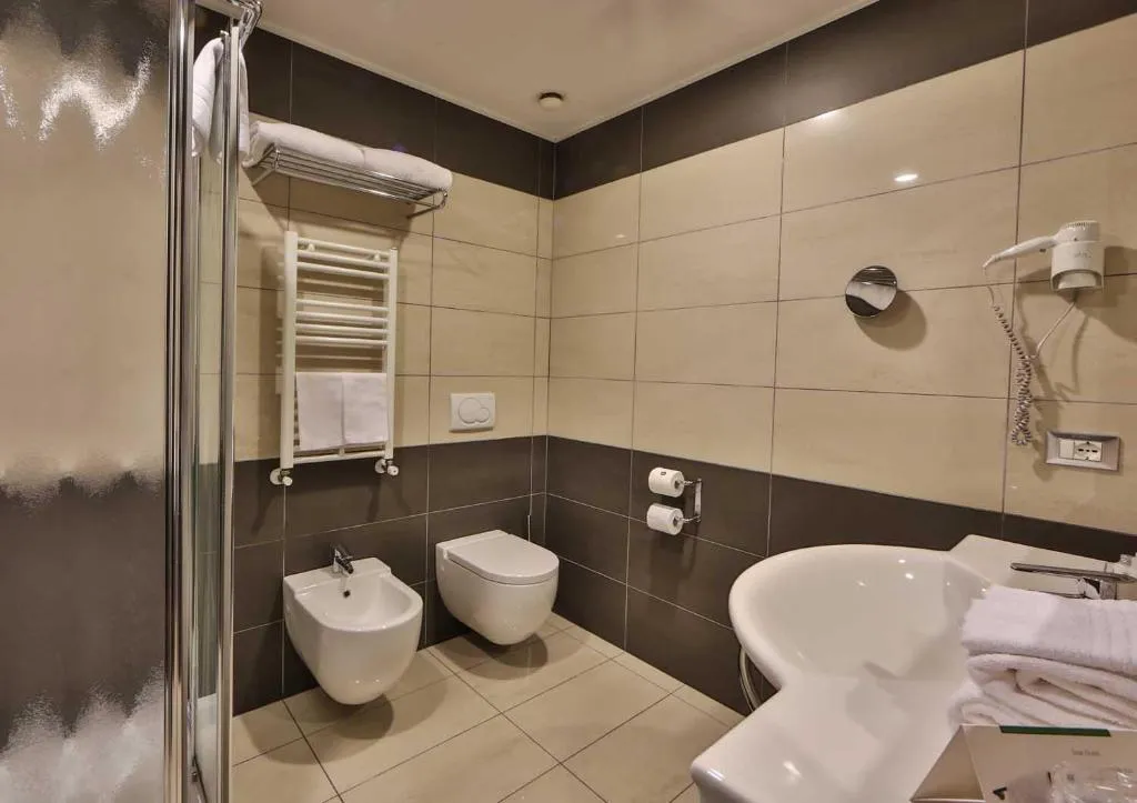 Room TWO QUEEN BEDS Room, Best Western Plus Hotel Galileo Padova, Venice
