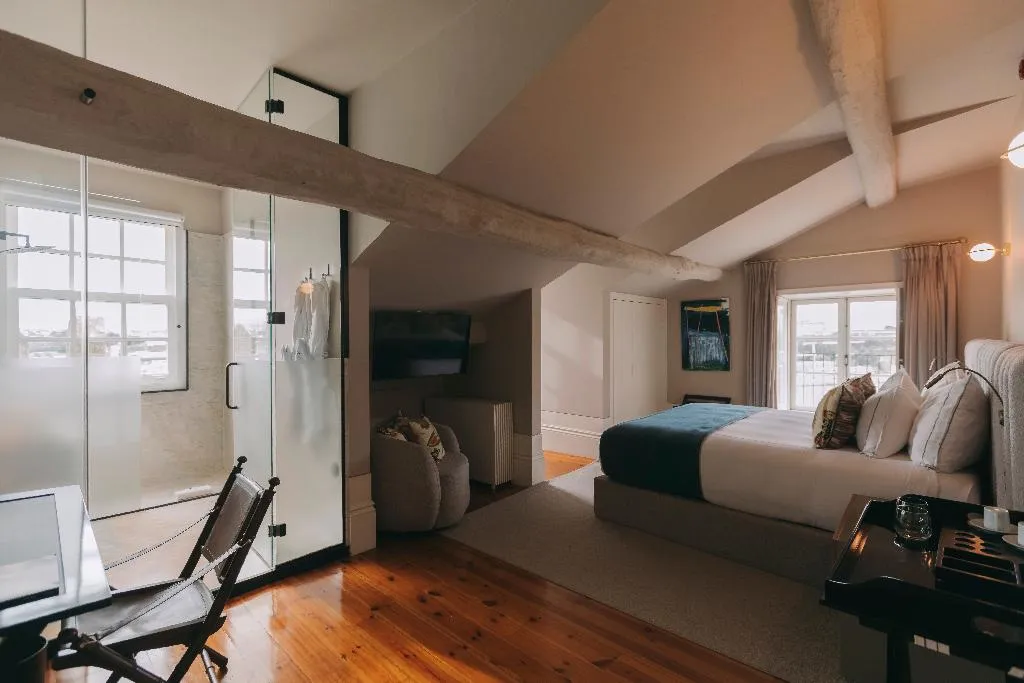 SUITE DELUXE WITH BALCONY Room, Torel Private Collection, Porto