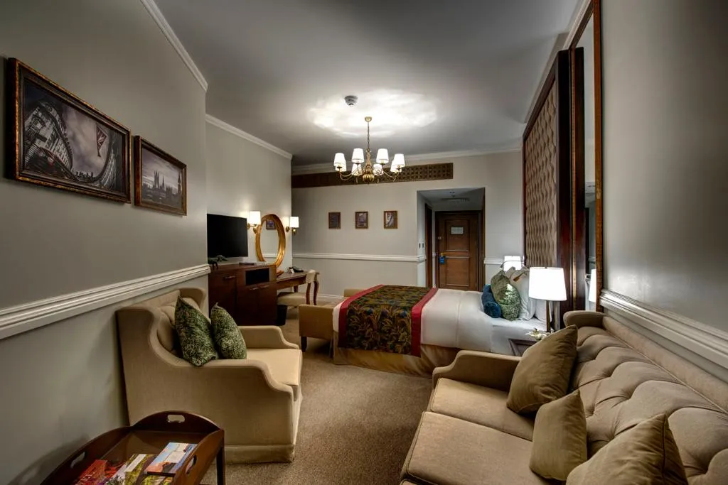 TRIPLE PREMIUM Room, Dukes The Palm Dubai Hotel, Dubai