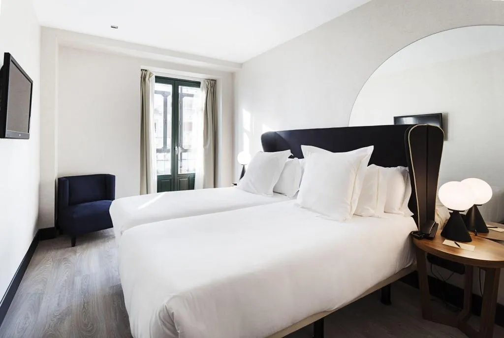 TWIN WITH BALCONY Room, One Shot Luchana 22, Madrid