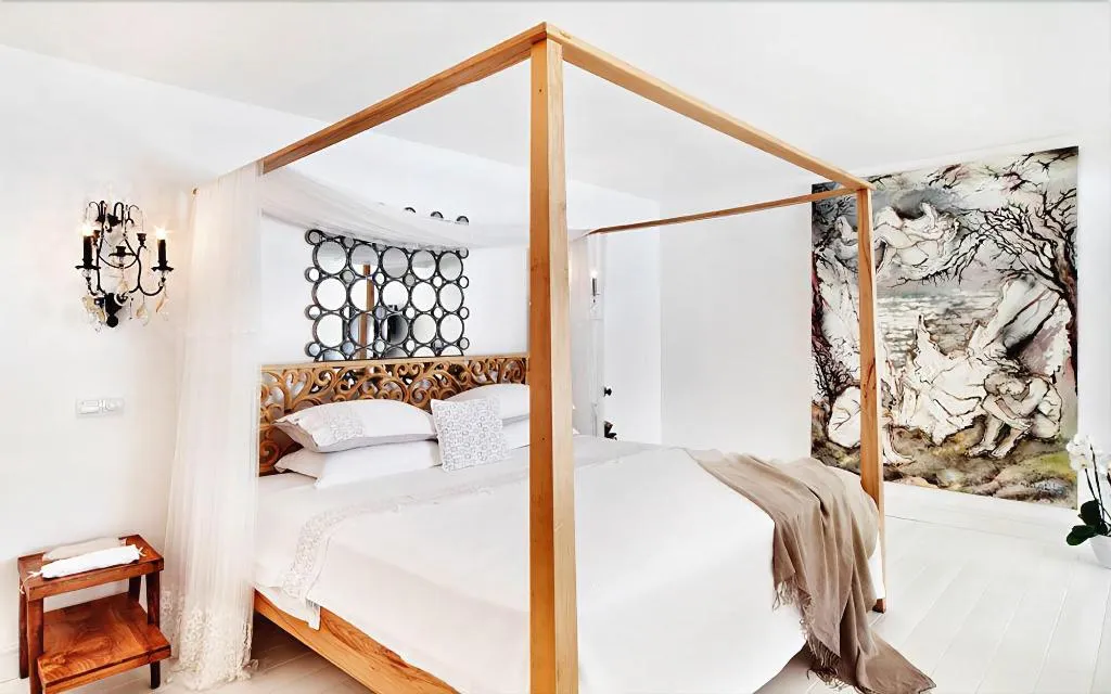 Room, Sabrina's Haus, Dalaman